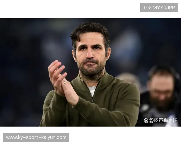 法布雷加斯赛后紧紧拥抱痛哭的尼科·帕斯,科莫错失跻身欧冠区良机 法布雷加斯赛后紧紧拥抱痛哭的尼科·帕斯,科莫错失跻身欧冠区良机