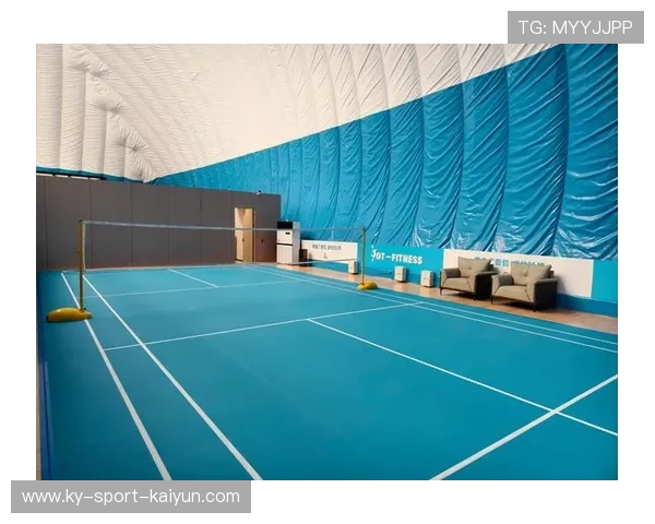 羽毛球场上一次改变站位造成连锁失误被热议