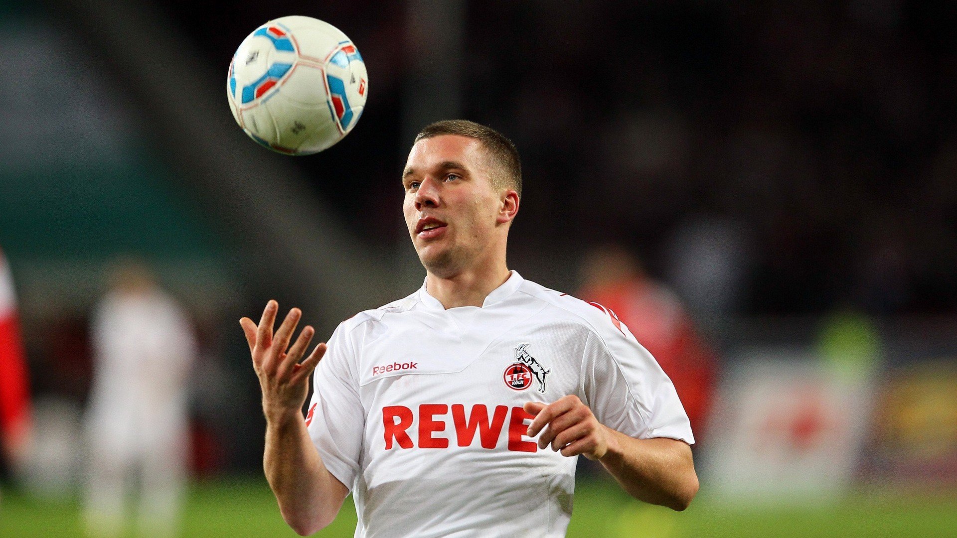 足球明星转会消息，足球明星转会费是什么意思